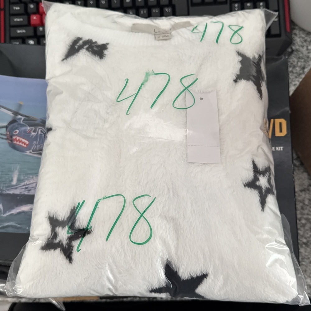Loft Sherpa Sweatshirt‎ White With Stars Size Medium NWT Original Price $59.50 - Picture 6 of 6